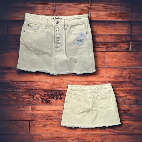 Free People Skirt Women Sz 28 Cream Denim Distressed Button Fly We The Free NWT - Picture 2 of 9